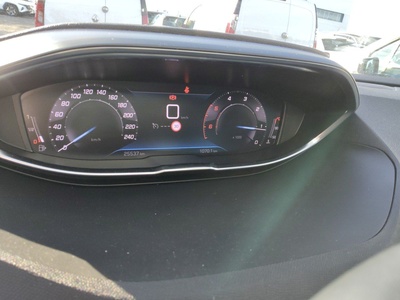 Peugeot 3008 BlueHDi 130 S&S Active Pack 96 kW (130 CV) 8 Peugeot 3008 BlueHDi 130 S&S Active Pack 96 kW (130 CV) 8