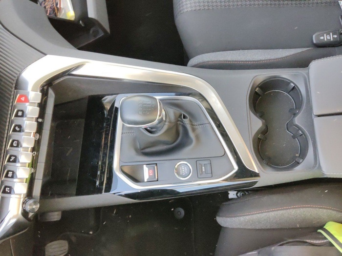 Peugeot 3008 BlueHDi 130 S&S Active Pack 96 kW (130 CV) Vehículo usado en Madrid Peugeot 3008 BlueHDi 130 S&S Active Pack 96 kW (130 CV) Vehículo usado en Madrid