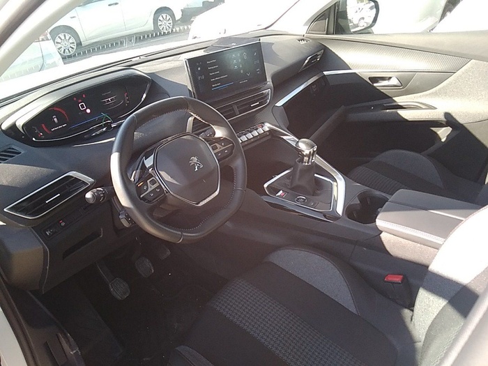 Peugeot 3008 BlueHDi 130 S&S Active Pack 96 kW (130 CV) Vehículo usado en Madrid Peugeot 3008 BlueHDi 130 S&S Active Pack 96 kW (130 CV) Vehículo usado en Madrid