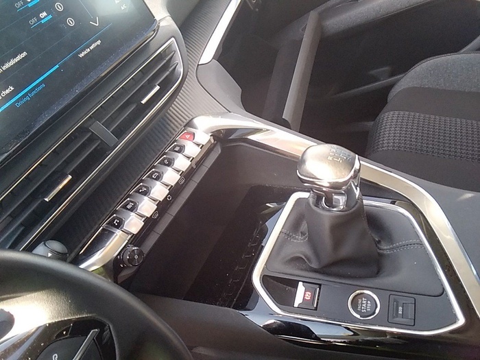 Peugeot 3008 BlueHDi 130 S&S Active Pack 96 kW (130 CV) Vehículo usado en Madrid Peugeot 3008 BlueHDi 130 S&S Active Pack 96 kW (130 CV) Vehículo usado en Madrid