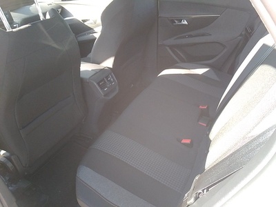 Peugeot 3008 BlueHDi 130 S&S Active Pack 96 kW (130 CV) 15 Peugeot 3008 BlueHDi 130 S&S Active Pack 96 kW (130 CV) 15