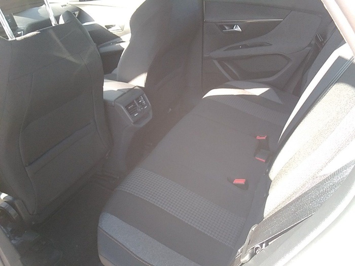 Peugeot 3008 BlueHDi 130 S&S Active Pack 96 kW (130 CV) Vehículo usado en Madrid Peugeot 3008 BlueHDi 130 S&S Active Pack 96 kW (130 CV) Vehículo usado en Madrid