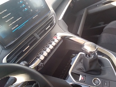 Peugeot 3008 BlueHDi 130 S&S Active Pack 96 kW (130 CV) 10 Peugeot 3008 BlueHDi 130 S&S Active Pack 96 kW (130 CV) 10