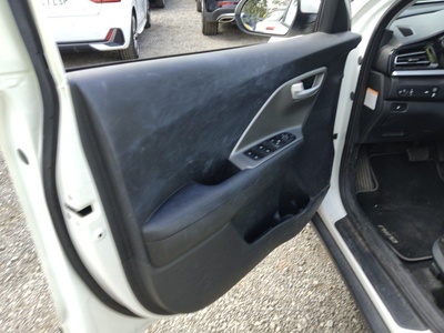 Kia Niro 1.6 GDi HEV Concept 104 kW (141 CV) 11 Kia Niro 1.6 GDi HEV Concept 104 kW (141 CV) 11