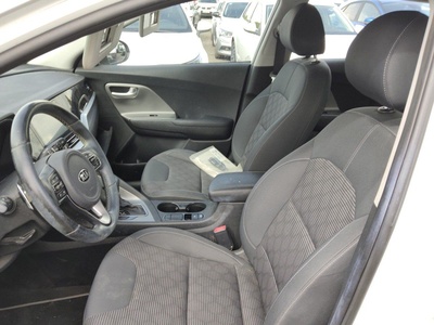 Kia Niro 1.6 GDi HEV Concept 104 kW (141 CV) 13 Kia Niro 1.6 GDi HEV Concept 104 kW (141 CV) 13