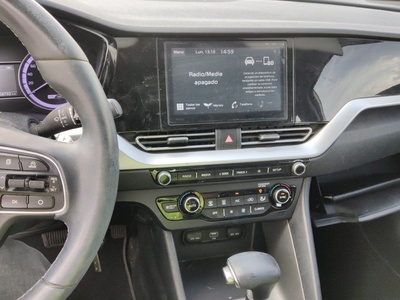 Kia Niro 1.6 GDi HEV Concept 104 kW (141 CV) 15 Kia Niro 1.6 GDi HEV Concept 104 kW (141 CV) 15