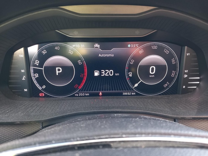 Skoda Kamiq 1.0 TSI Ambition DSG 81 kW (110 CV) Vehículo usado en Madrid Skoda Kamiq 1.0 TSI Ambition DSG 81 kW (110 CV) Vehículo usado en Madrid