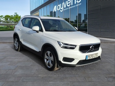 Volvo XC40 T3 Momentum Pro Auto 120 kW (163 CV) 3 Volvo XC40 T3 Momentum Pro Auto 120 kW (163 CV) 3