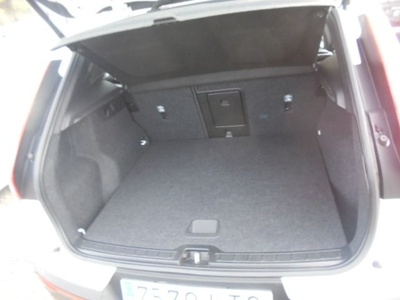 Volvo XC40 T3 Momentum Pro Auto 120 kW (163 CV) 8 Volvo XC40 T3 Momentum Pro Auto 120 kW (163 CV) 8