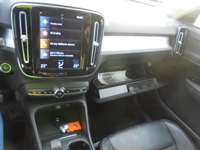 Volvo XC40 T3 Momentum Pro Auto 120 kW (163 CV) 10 Volvo XC40 T3 Momentum Pro Auto 120 kW (163 CV) 10