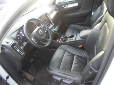 Volvo XC40 T3 Momentum Pro Auto 120 kW (163 CV) 7 Volvo XC40 T3 Momentum Pro Auto 120 kW (163 CV) 7