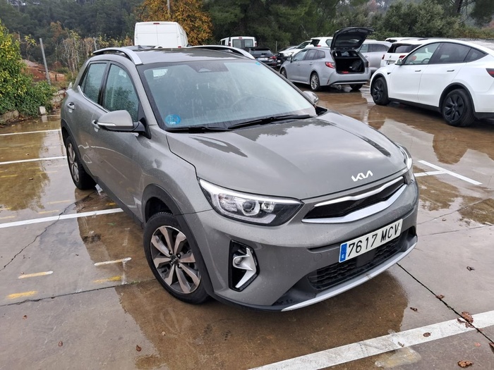 Kia Stonic 1.0 T-GDi MHEV Drive iMT 88 kW (120 CV) Vehículo usado en Madrid Kia Stonic 1.0 T-GDi MHEV Drive iMT 88 kW (120 CV) Vehículo usado en Madrid