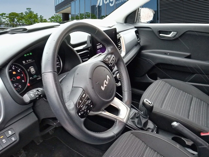 Kia Stonic 1.0 T-GDi MHEV Drive iMT 88 kW (120 CV) Vehículo usado en Madrid Kia Stonic 1.0 T-GDi MHEV Drive iMT 88 kW (120 CV) Vehículo usado en Madrid