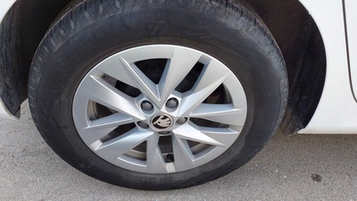 Skoda Fabia 1.0 MPI Essence 59 kW (80 CV) 13 Skoda Fabia 1.0 MPI Essence 59 kW (80 CV) 13