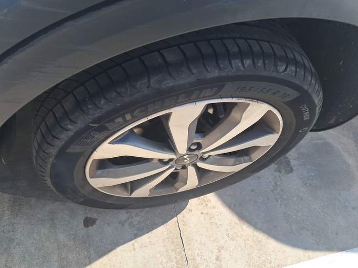 Kia Stonic 1.0 T-GDi MHEV iMT Concept 74 kW (100 CV) Vehículo usado en Madrid Kia Stonic 1.0 T-GDi MHEV iMT Concept 74 kW (100 CV) Vehículo usado en Madrid