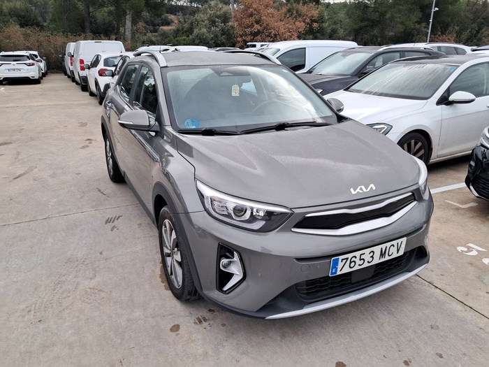 Kia Stonic 1.0 T-GDi MHEV Drive iMT 88 kW (120 CV) Vehículo usado en Madrid Kia Stonic 1.0 T-GDi MHEV Drive iMT 88 kW (120 CV) Vehículo usado en Madrid