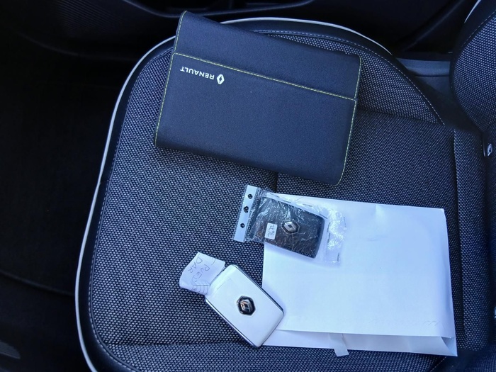 Renault Captur Zen E-TECH Híbrido enchufable 118 kW (160 CV) Vehículo usado en Madrid Renault Captur Zen E-TECH Híbrido enchufable 118 kW (160 CV) Vehículo usado en Madrid