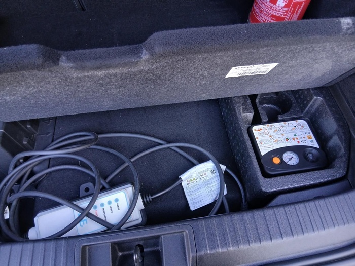 Renault Captur Zen E-TECH Híbrido enchufable 118 kW (160 CV) Vehículo usado en Madrid Renault Captur Zen E-TECH Híbrido enchufable 118 kW (160 CV) Vehículo usado en Madrid