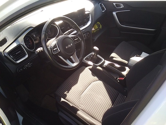 Kia Ceed 1.0 T-GDI Drive 74 kW (100 CV) Vehículo usado en Madrid Kia Ceed 1.0 T-GDI Drive 74 kW (100 CV) Vehículo usado en Madrid