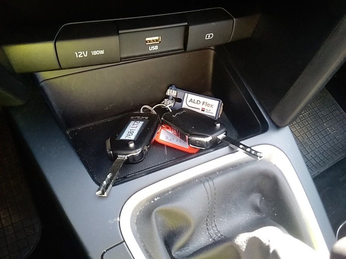 Kia Ceed 1.0 T-GDI Drive 74 kW (100 CV) Vehículo usado en Madrid Kia Ceed 1.0 T-GDI Drive 74 kW (100 CV) Vehículo usado en Madrid