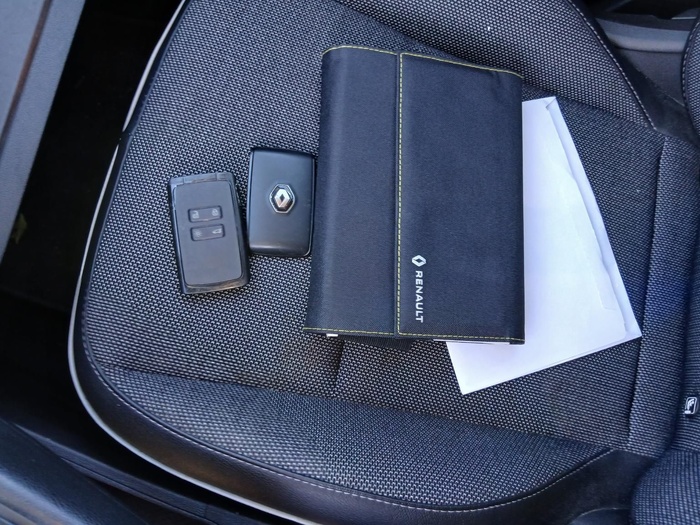 Renault Captur Zen E-TECH Híbrido enchufable 118 kW (160 CV) Vehículo usado en Madrid Renault Captur Zen E-TECH Híbrido enchufable 118 kW (160 CV) Vehículo usado en Madrid