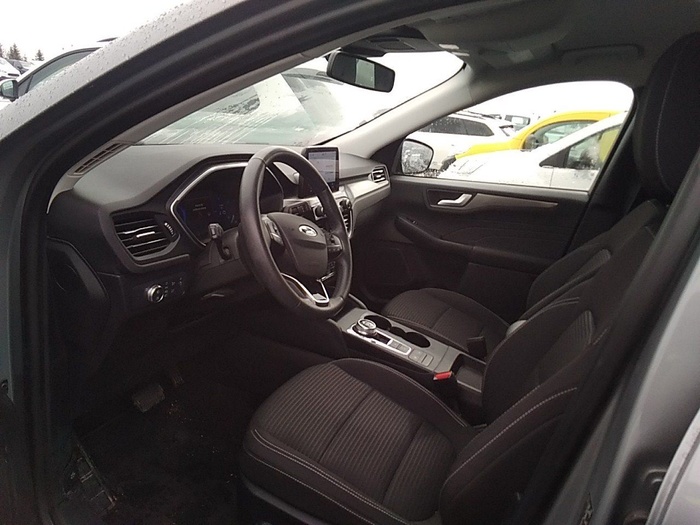 Ford Kuga 2.5 Duratec FHEV Titanium Auto 140 kW (190 CV) Vehículo usado en Madrid Ford Kuga 2.5 Duratec FHEV Titanium Auto 140 kW (190 CV) Vehículo usado en Madrid