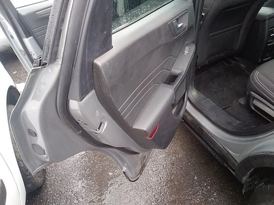 Ford Kuga 2.5 Duratec FHEV Titanium Auto 140 kW (190 CV) 10 Ford Kuga 2.5 Duratec FHEV Titanium Auto 140 kW (190 CV) 10