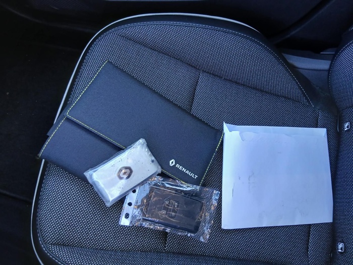 Renault Captur Zen E-TECH Híbrido enchufable 118 kW (160 CV) Vehículo usado en Madrid Renault Captur Zen E-TECH Híbrido enchufable 118 kW (160 CV) Vehículo usado en Madrid