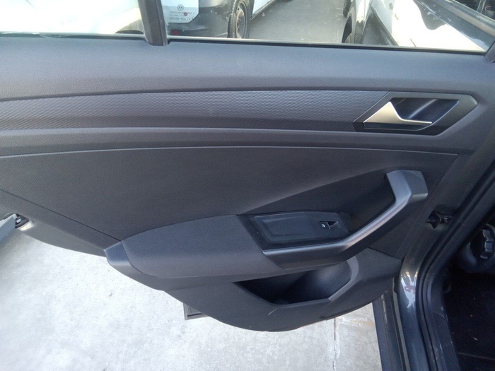 Volkswagen T-Roc Sport 1.5 TSI 110 kW (150 CV) DSG Vehículo usado en Madrid Volkswagen T-Roc Sport 1.5 TSI 110 kW (150 CV) DSG Vehículo usado en Madrid