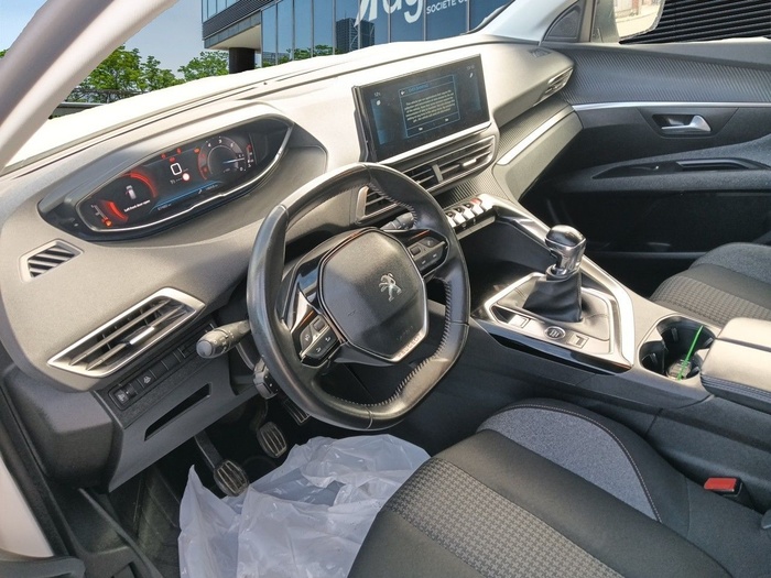 Peugeot 3008 BlueHDi 130 S&S Active Pack 96 kW (130 CV) Vehículo usado en Madrid Peugeot 3008 BlueHDi 130 S&S Active Pack 96 kW (130 CV) Vehículo usado en Madrid