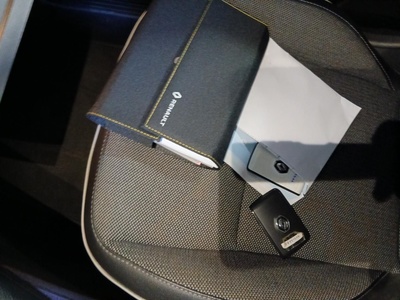 Renault Captur Zen E-TECH Híbrido enchufable 118 kW (160 CV) 9 Renault Captur Zen E-TECH Híbrido enchufable 118 kW (160 CV) 9