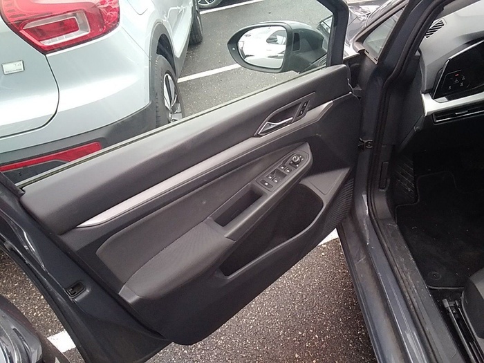 Volkswagen Golf Life 2.0 TDI 85 kW (115 CV) DSG Vehículo usado en Madrid Volkswagen Golf Life 2.0 TDI 85 kW (115 CV) DSG Vehículo usado en Madrid