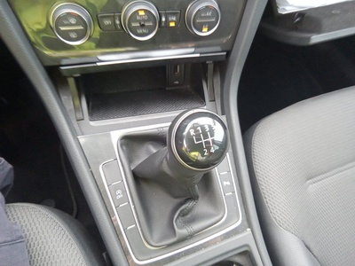 Volkswagen Golf Advance 1.6 TDI 85 kW (115 CV) 13 Volkswagen Golf Advance 1.6 TDI 85 kW (115 CV) 13