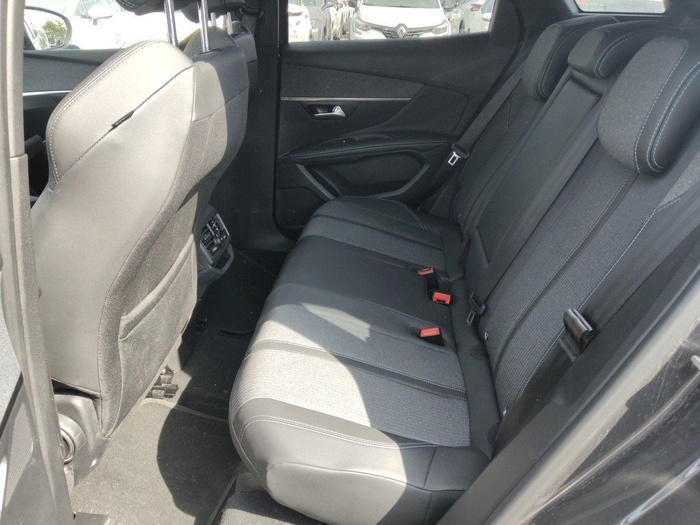 Peugeot 3008 BlueHDi 130 S&S Allure Pack EAT8 96 kW (130 CV) Vehículo usado en Madrid Peugeot 3008 BlueHDi 130 S&S Allure Pack EAT8 96 kW (130 CV) Vehículo usado en Madrid