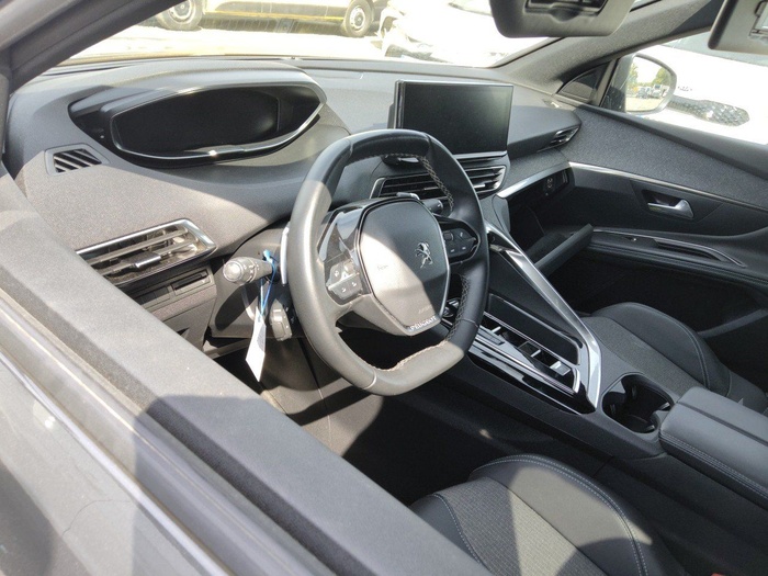 Peugeot 3008 BlueHDi 130 S&S Allure Pack EAT8 96 kW (130 CV) Vehículo usado en Madrid Peugeot 3008 BlueHDi 130 S&S Allure Pack EAT8 96 kW (130 CV) Vehículo usado en Madrid