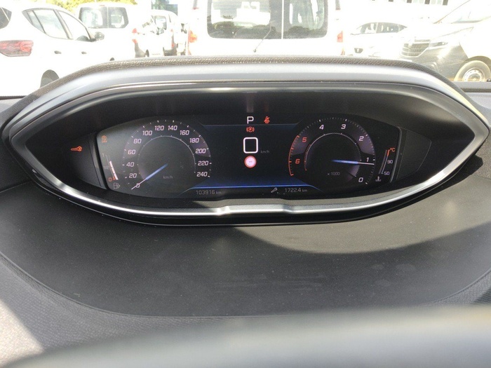 Peugeot 3008 BlueHDi 130 S&S Allure Pack EAT8 96 kW (130 CV) Vehículo usado en Madrid Peugeot 3008 BlueHDi 130 S&S Allure Pack EAT8 96 kW (130 CV) Vehículo usado en Madrid