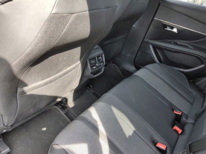 Peugeot 3008 BlueHDi 130 S&S Allure Pack EAT8 96 kW (130 CV) Vehículo usado en Madrid Peugeot 3008 BlueHDi 130 S&S Allure Pack EAT8 96 kW (130 CV) Vehículo usado en Madrid