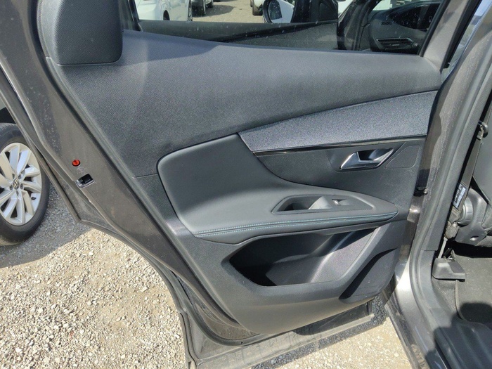 Peugeot 3008 BlueHDi 130 S&S Allure Pack EAT8 96 kW (130 CV) Vehículo usado en Madrid Peugeot 3008 BlueHDi 130 S&S Allure Pack EAT8 96 kW (130 CV) Vehículo usado en Madrid