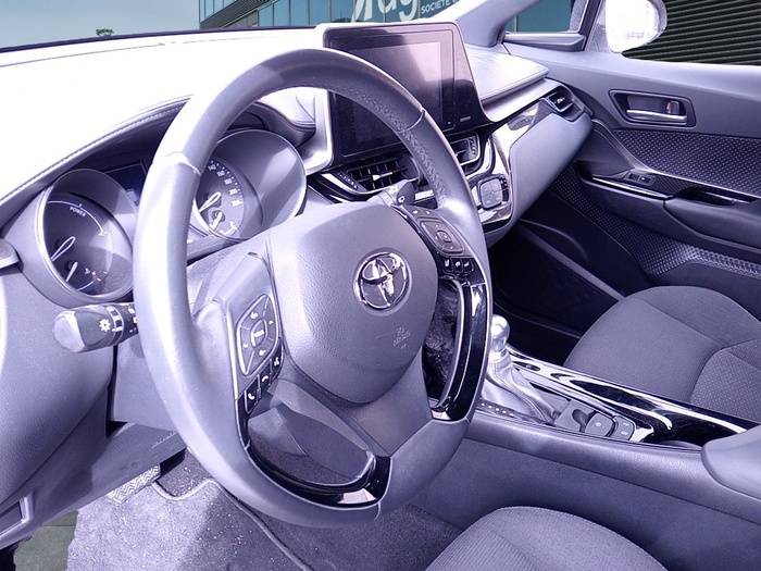 Toyota C-HR 1.8 125H Advance 90 kW (122 CV) Vehículo usado en Madrid Toyota C-HR 1.8 125H Advance 90 kW (122 CV) Vehículo usado en Madrid