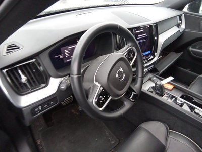 Volvo XC60 T6 Recharge R-Design AWD Auto 250 kW (340 CV) 10 Volvo XC60 T6 Recharge R-Design AWD Auto 250 kW (340 CV) 10
