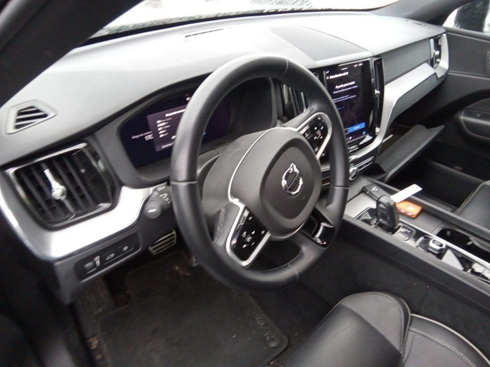 Volvo XC60 T6 Recharge R-Design AWD Auto 250 kW (340 CV) Vehículo usado en Madrid Volvo XC60 T6 Recharge R-Design AWD Auto 250 kW (340 CV) Vehículo usado en Madrid