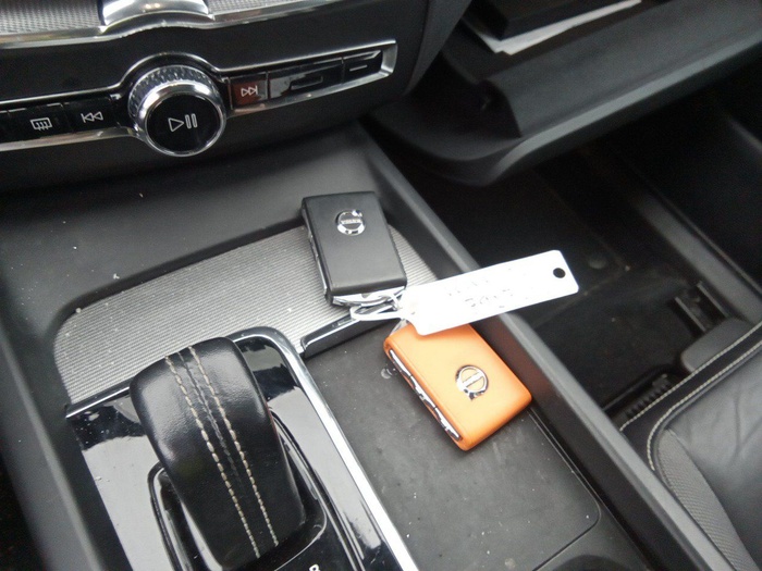 Volvo XC60 T6 Recharge R-Design AWD Auto 250 kW (340 CV) Vehículo usado en Madrid Volvo XC60 T6 Recharge R-Design AWD Auto 250 kW (340 CV) Vehículo usado en Madrid