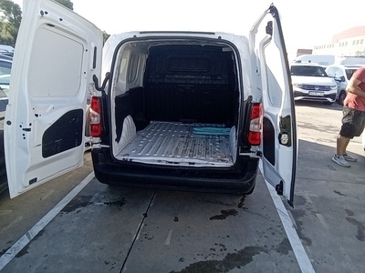 Peugeot Partner Furgon BlueHDi 100 Standard 600kg 75 kW (102 CV) 15 Peugeot Partner Furgon BlueHDi 100 Standard 600kg 75 kW (102 CV) 15