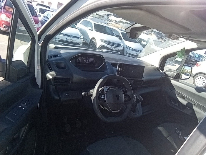 Peugeot Partner Furgon BlueHDi 100 Standard 600kg 75 kW (102 CV) Vehículo usado en Madrid Peugeot Partner Furgon BlueHDi 100 Standard 600kg 75 kW (102 CV) Vehículo usado en Madrid