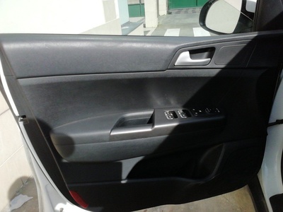 Kia Sportage 1.6 MHEV Business 4x4 100 kW (136 CV) 14 Kia Sportage 1.6 MHEV Business 4x4 100 kW (136 CV) 14