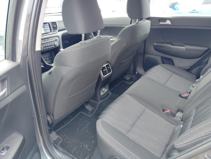 Kia Sportage 1.6 CRDi VGT Business 4x2 85 kW (115 CV) Vehículo usado en Madrid Kia Sportage 1.6 CRDi VGT Business 4x2 85 kW (115 CV) Vehículo usado en Madrid