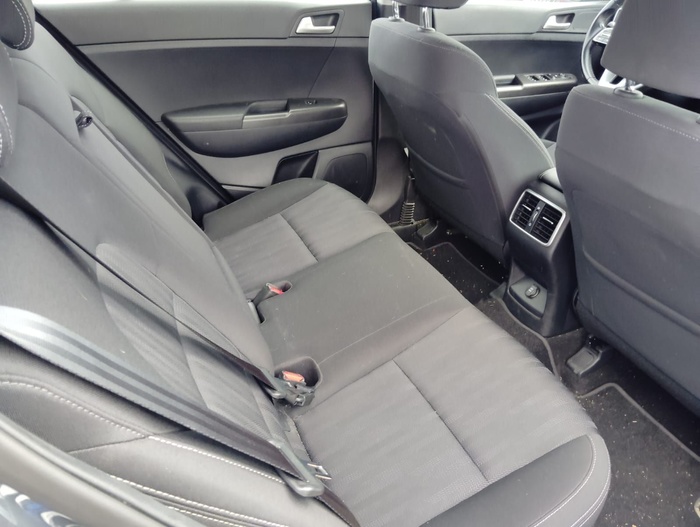 Kia Sportage 1.6 CRDi VGT Business 4x2 85 kW (115 CV) Vehículo usado en Madrid Kia Sportage 1.6 CRDi VGT Business 4x2 85 kW (115 CV) Vehículo usado en Madrid