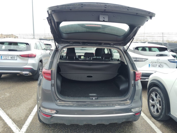 Kia Sportage 1.6 CRDi VGT Business 4x2 85 kW (115 CV) Vehículo usado en Madrid Kia Sportage 1.6 CRDi VGT Business 4x2 85 kW (115 CV) Vehículo usado en Madrid