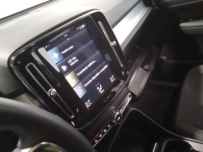 Volvo XC40 T2 Momentum Pro Auto 95 kW (129 CV) 12 Volvo XC40 T2 Momentum Pro Auto 95 kW (129 CV) 12