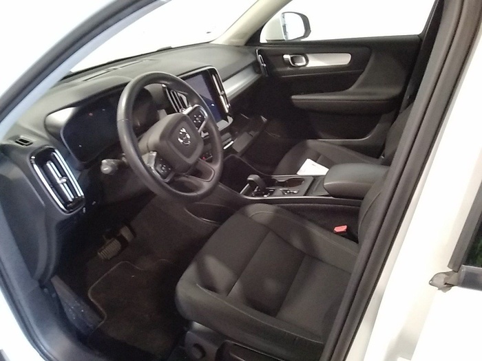 Volvo XC40 T2 Momentum Pro Auto 95 kW (129 CV) Vehículo usado en Madrid Volvo XC40 T2 Momentum Pro Auto 95 kW (129 CV) Vehículo usado en Madrid